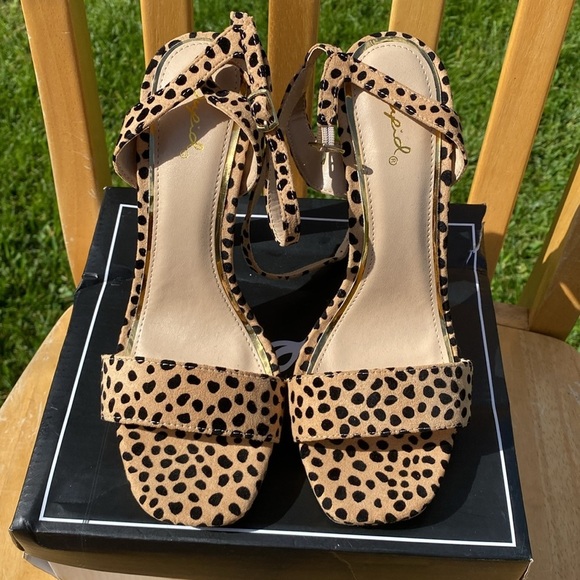 Qupid Women’s Leopard Open Toe Heels Size 8 - Picture 1 of 7